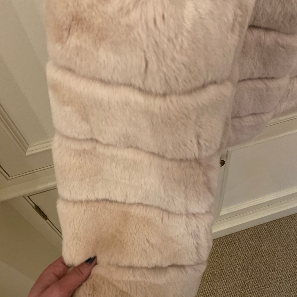 🍀 Pink Fur Coat (Fur: Rex Rabbit) Runs small - Picture 3 of 8